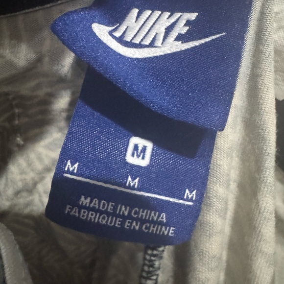 Nike Womens Size Medium Leaf Print Pull On Elastic Waist Crop Leggings - Picture 4 of 4